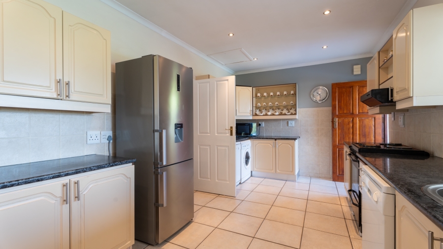 5 Bedroom Property for Sale in Uniepark Western Cape